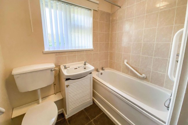 1 Cowbridge Crescent, Malmesbury, Wiltshire, SN16 9LY 6