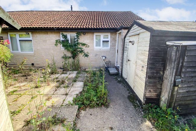 1 Cowbridge Crescent, Malmesbury, Wiltshire, SN16 9LY 6