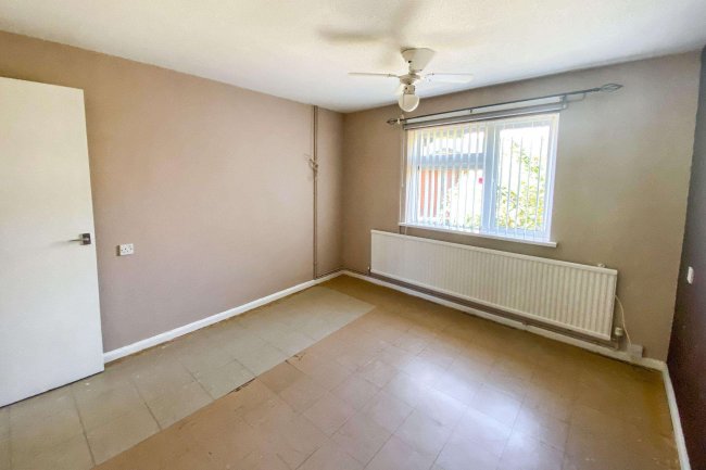 1 Cowbridge Crescent, Malmesbury, Wiltshire, SN16 9LY 6