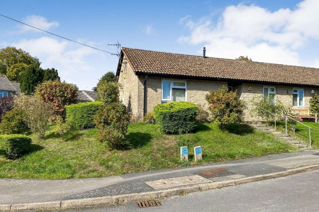 1 Cowbridge Crescent, Malmesbury, Wiltshire, SN16 9LY 6