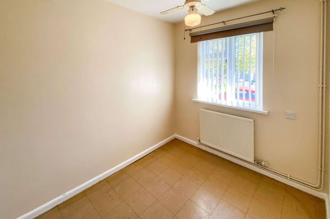 1 Cowbridge Crescent, Malmesbury, Wiltshire, SN16 9LY 6