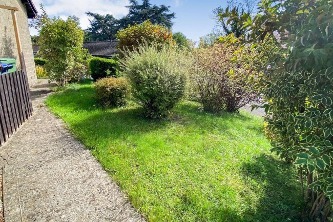 1 Cowbridge Crescent, Malmesbury, Wiltshire, SN16 9LY 6