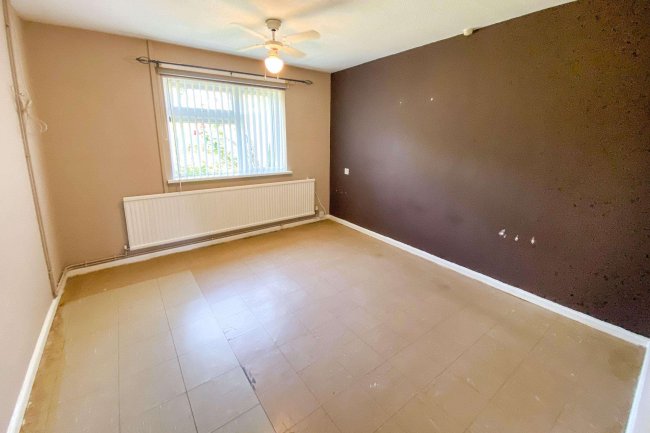 1 Cowbridge Crescent, Malmesbury, Wiltshire, SN16 9LY 6