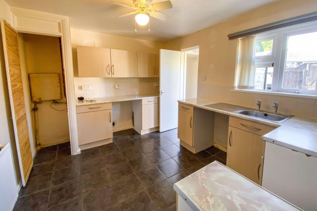 1 Cowbridge Crescent, Malmesbury, Wiltshire, SN16 9LY 6