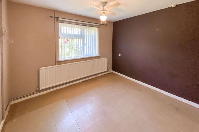 1 Cowbridge Crescent, Malmesbury, Wiltshire, SN16 9LY 6