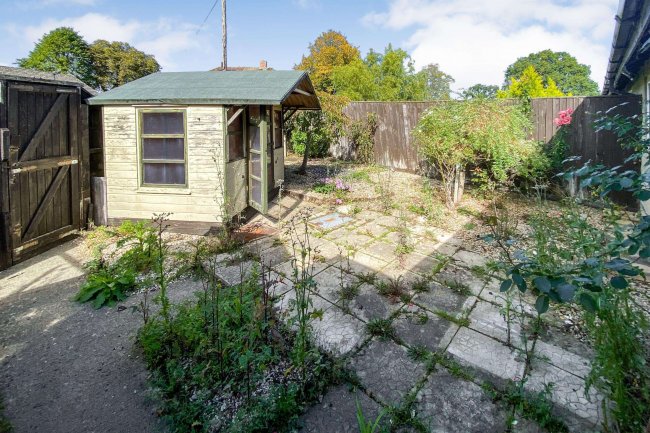 1 Cowbridge Crescent, Malmesbury, Wiltshire, SN16 9LY 6