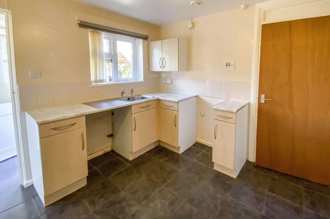 1 Cowbridge Crescent, Malmesbury, Wiltshire, SN16 9LY 6