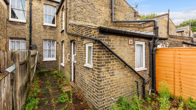 64 Sabine Road, Battersea, London, SW11 5LW 10