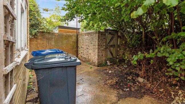 Flat A, 73 Green Lane, Hanwell, London, W7 2PA 1