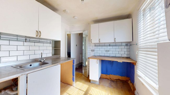 Upper Flat, 53 Grayshott Road, Battersea, London, SW11 5TS 3