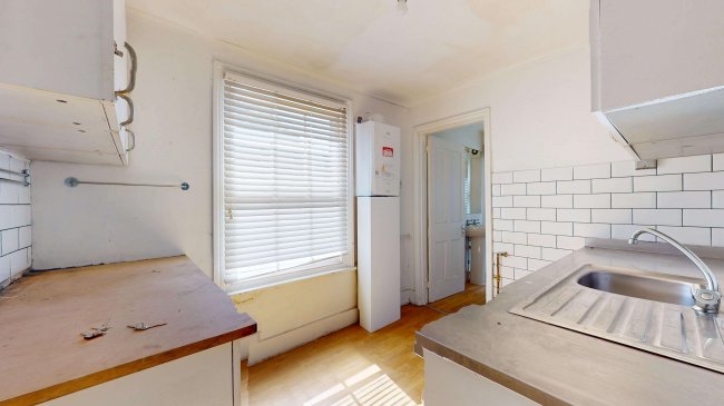 Upper Flat, 53 Grayshott Road, Battersea, London, SW11 5TS 3