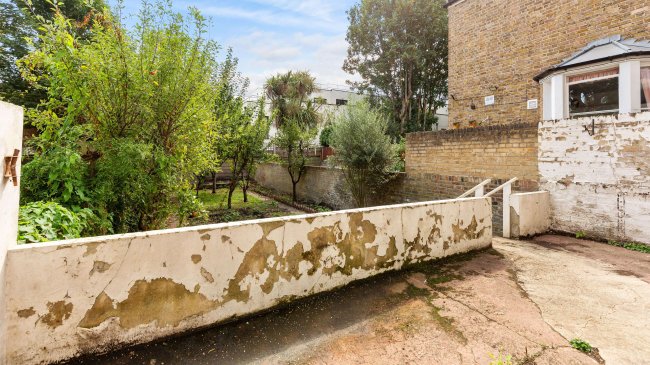 Flat A, 132 Evering Road, Stoke Newington, London N16 7BD 2