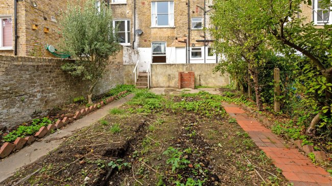 Flat A, 132 Evering Road, Stoke Newington, London N16 7BD 2