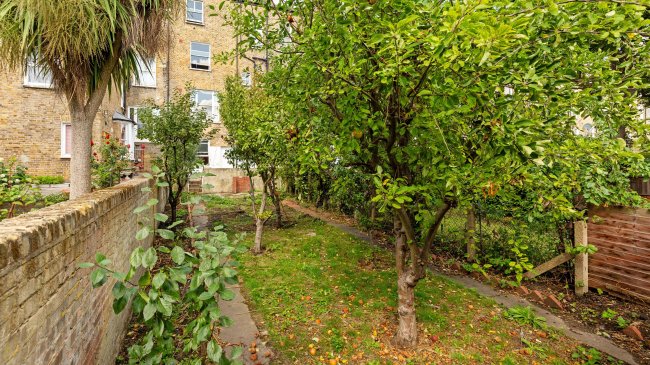 Flat A, 132 Evering Road, Stoke Newington, London N16 7BD 2