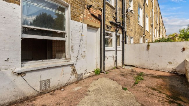 Flat A, 132 Evering Road, Stoke Newington, London N16 7BD 2