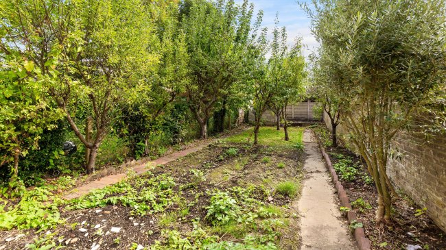 Flat A, 132 Evering Road, Stoke Newington, London N16 7BD 2