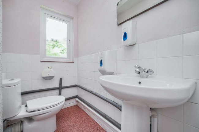 Nomansland Methodist Church, Forest Road, Nomansland, Salisbury SP5 2BP 4