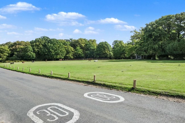 Nomansland Methodist Church, Forest Road, Nomansland, Salisbury SP5 2BP 4