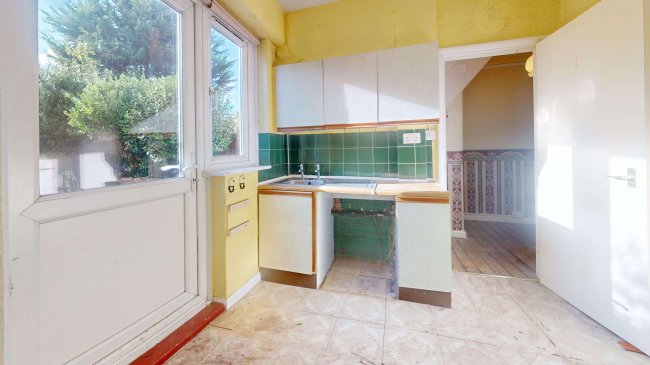 7 Canonsleigh Road, Dagenham, RM9 4DJ 8