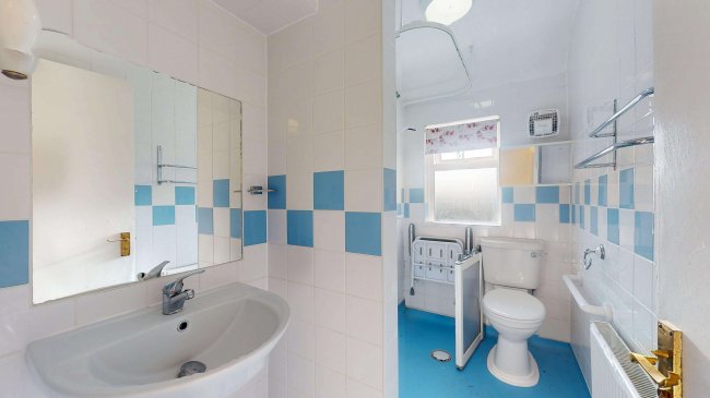 7 Canonsleigh Road, Dagenham, RM9 4DJ 8