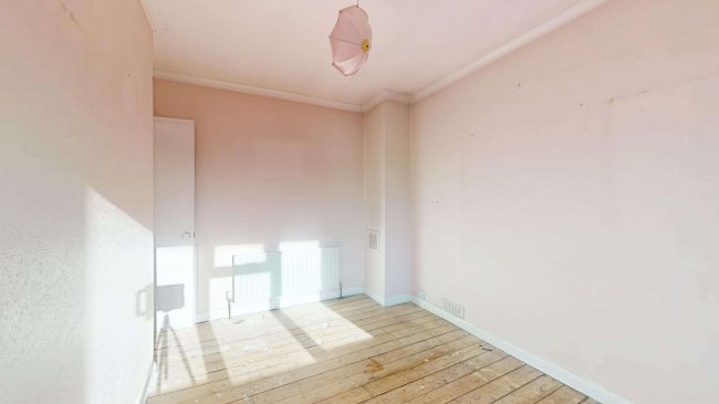 7 Canonsleigh Road, Dagenham, RM9 4DJ 8