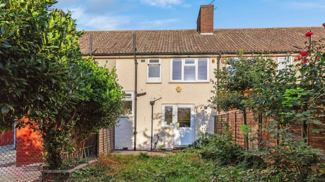 7 Canonsleigh Road, Dagenham, RM9 4DJ 8