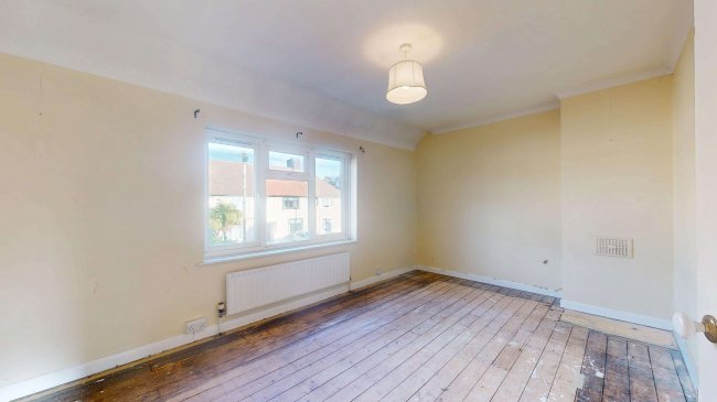 7 Canonsleigh Road, Dagenham, RM9 4DJ 8