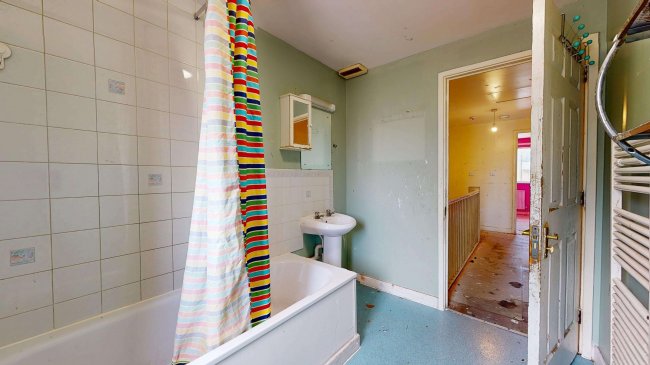 41 Arnett Square, Chingford, London E4 8YY 10