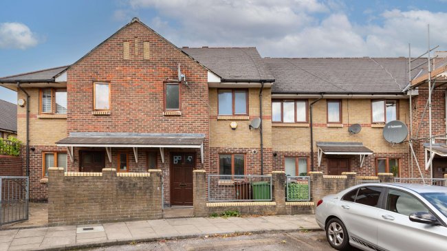 41 Arnett Square, Chingford, London E4 8YY 10