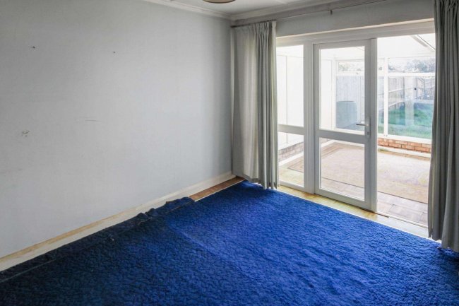 27 Sunstar Lane, Polegate, East Sussex BN26 5HS 10