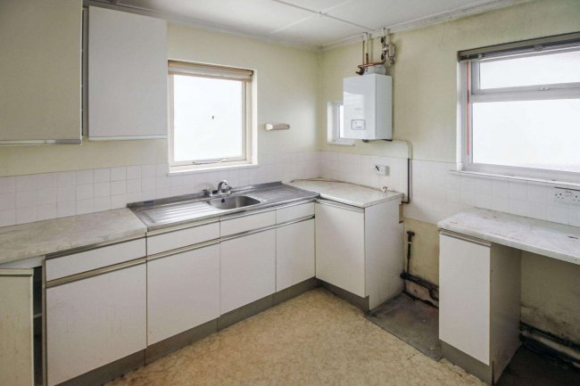 27 Sunstar Lane, Polegate, East Sussex BN26 5HS 10