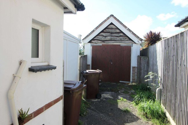 27 Sunstar Lane, Polegate, East Sussex BN26 5HS 10