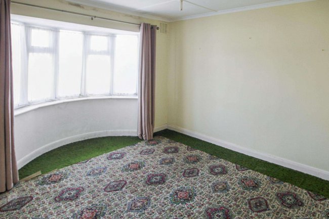 27 Sunstar Lane, Polegate, East Sussex BN26 5HS 10