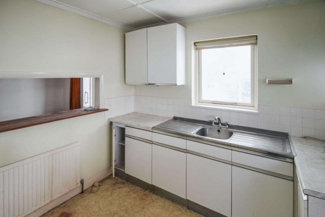 27 Sunstar Lane, Polegate, East Sussex BN26 5HS 10