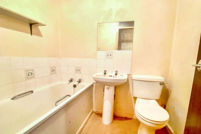 101 Waiblingen Way, Devizes, Wiltshire SN10 2BW 2