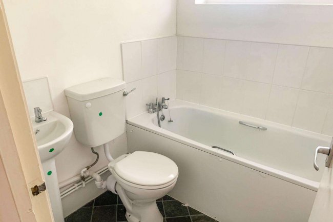 Flat 8, Swan House, Hillmead, Shepton Mallet BA4 5EZ 2