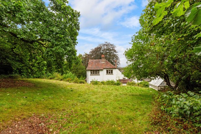 19 Higher Drive, Purley, CR8 2HQ 5