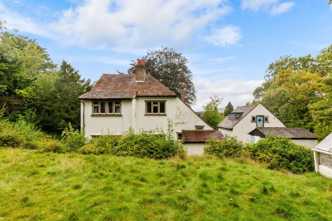 19 Higher Drive, Purley, CR8 2HQ 5