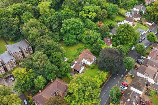 19 Higher Drive, Purley, CR8 2HQ 5