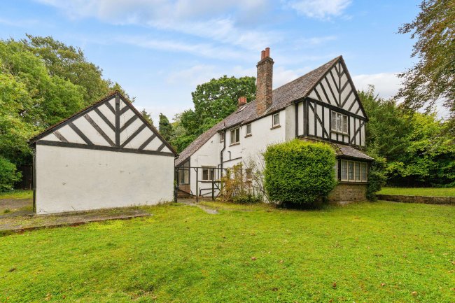 19 Higher Drive, Purley, CR8 2HQ 5