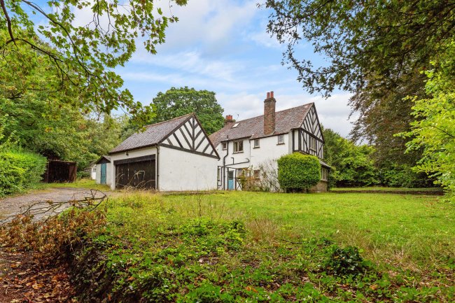 19 Higher Drive, Purley, CR8 2HQ 5