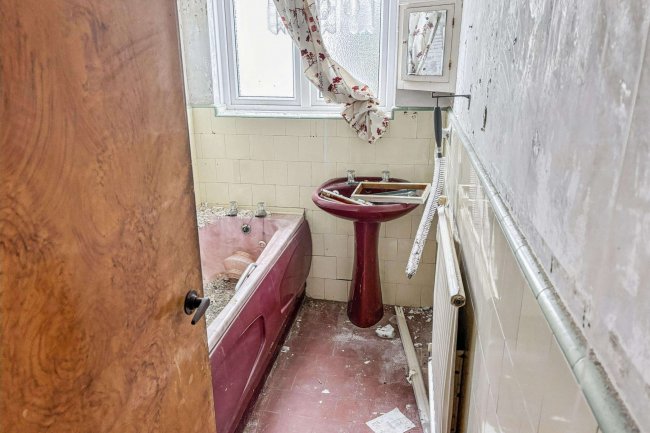 37 Stuart Road, Southend-on-sea, Essex, SS2 5JS 6