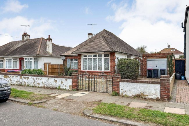 37 Stuart Road, Southend-on-sea, Essex, SS2 5JS 6