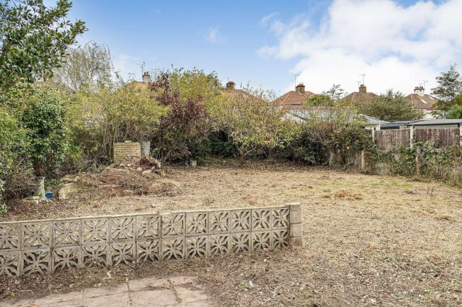 37 Stuart Road, Southend-on-sea, Essex, SS2 5JS 6