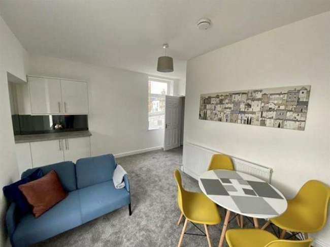 87 Victoria Road, Keighley, BD21 1JF 2