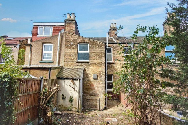 5 Oxford Road, Edmonton, London N9 0LY 2