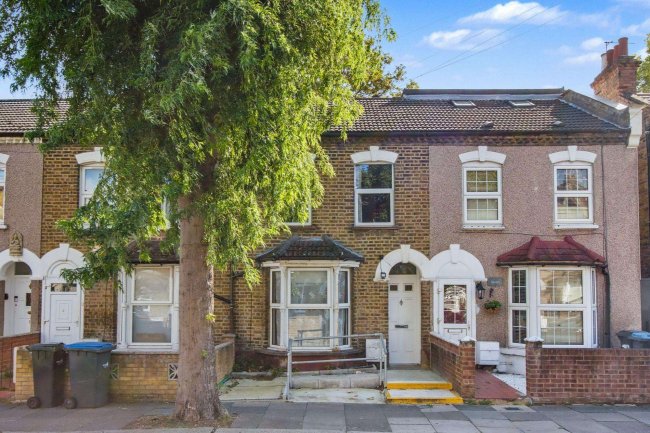 5 Oxford Road, Edmonton, London N9 0LY 2