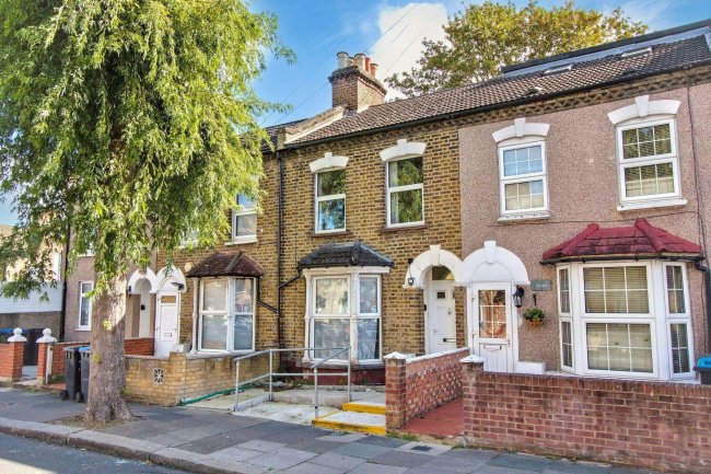 5 Oxford Road, Edmonton, London N9 0LY 2