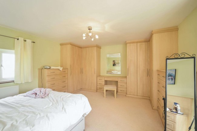 Chellows Gate, Chellows Lane, Crowhurst, Lingfield, Surrey RH7 6LU 7