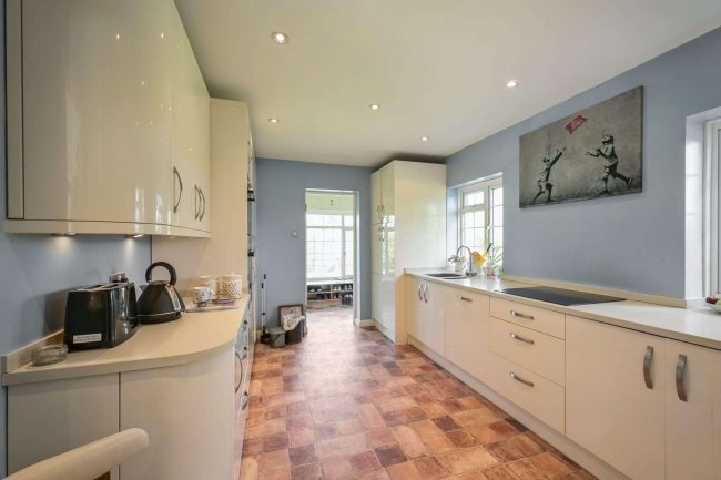 Chellows Gate, Chellows Lane, Crowhurst, Lingfield, Surrey RH7 6LU 7